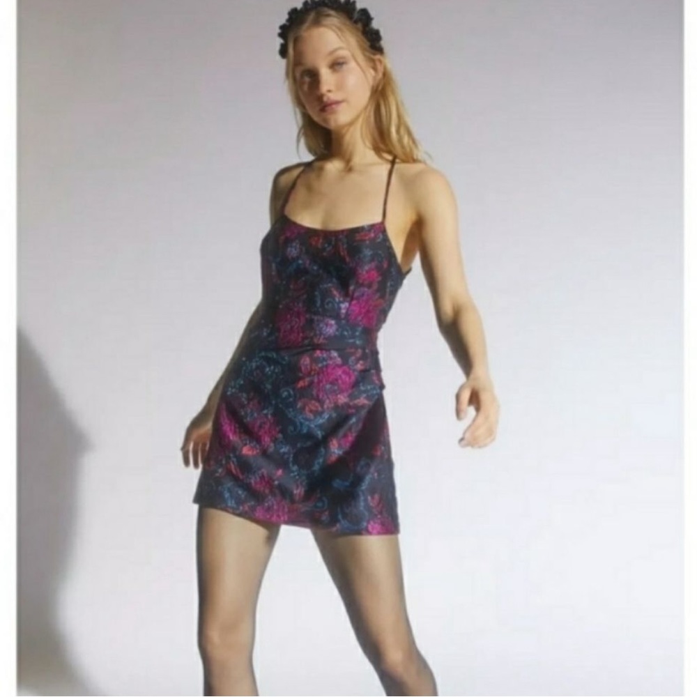NWT Urban Outfitters floral print strappy open back mini dress gorgeous size XS - Picture 1 of 5